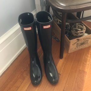 Hunter boots- size 9, shiny navy blue, almost new!